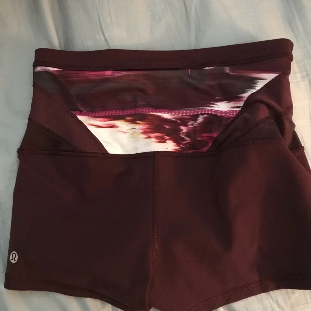 Maroon lululemon reversible yoga shorts - Picture 4 of 5